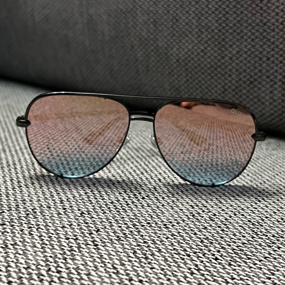 Limited Edition Quay High Key Mini blue